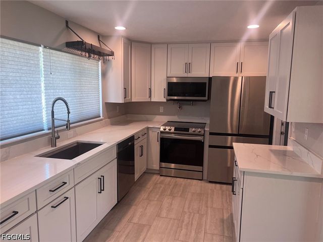 5215 Rutland CT, Cape Coral, FL 33904