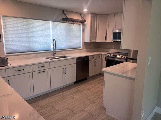 5215 Rutland CT, Cape Coral, FL 33904