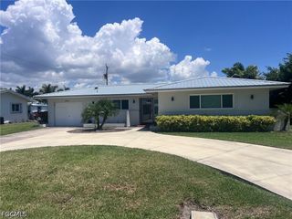 5215 Rutland CT, Cape Coral, FL 33904