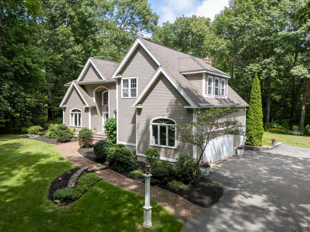 Image 3 of property listing at 50 Gale Road, Hampton, NH 03842