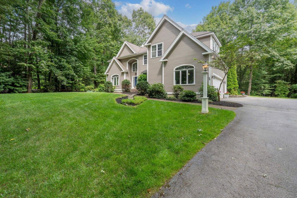 Image 4 of property listing at 50 Gale Road, Hampton, NH 03842