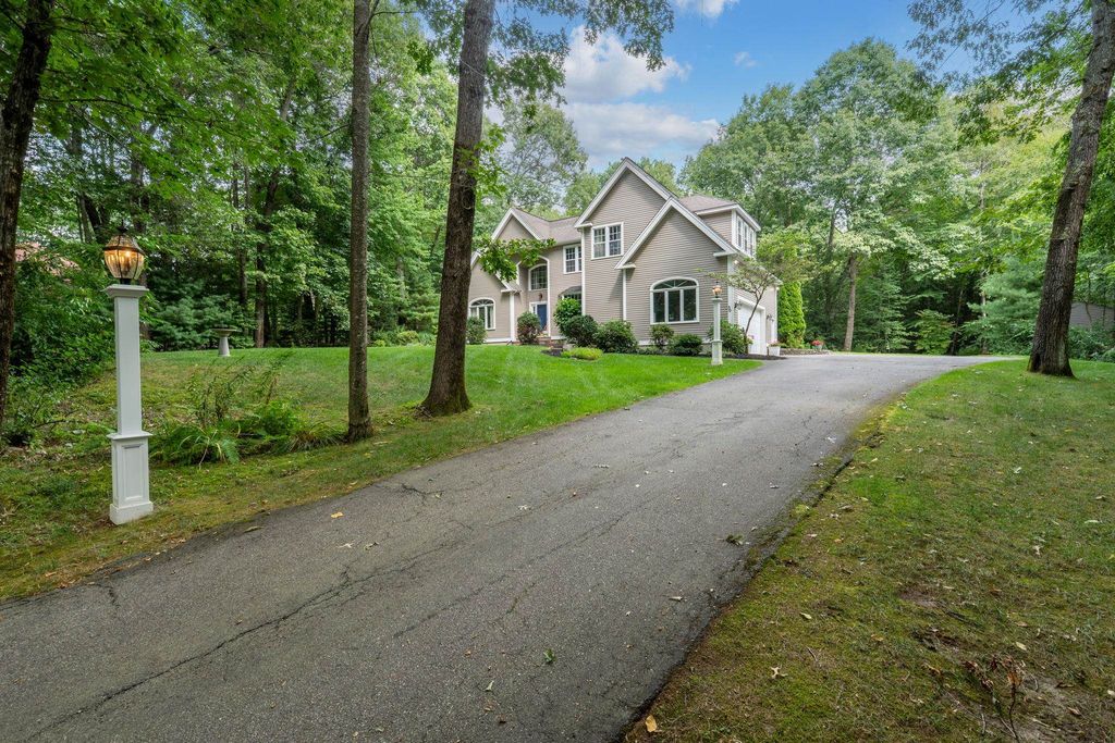 Image 5 of property listing at 50 Gale Road, Hampton, NH 03842