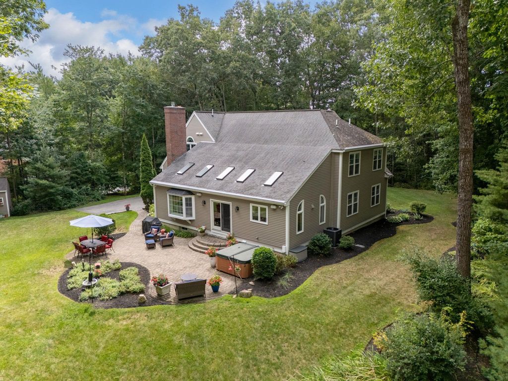 Image 6 of property listing at 50 Gale Road, Hampton, NH 03842