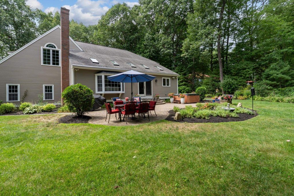 Image 7 of property listing at 50 Gale Road, Hampton, NH 03842