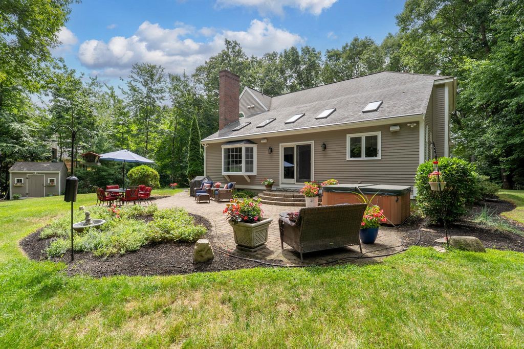 Image 8 of property listing at 50 Gale Road, Hampton, NH 03842