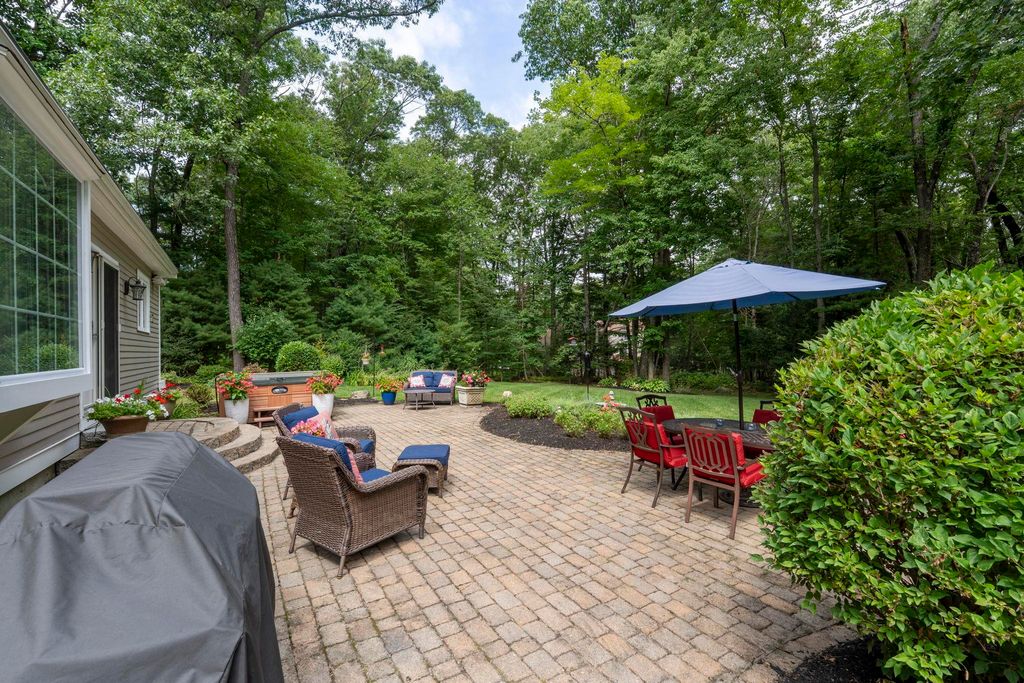 Image 9 of property listing at 50 Gale Road, Hampton, NH 03842