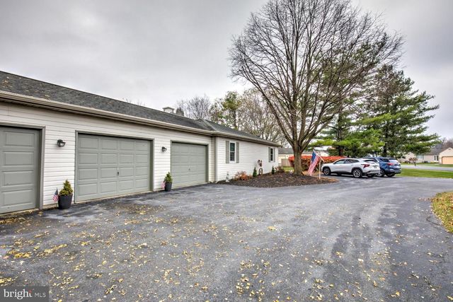 41 ASHLEA VLG, New Holland, PA 17557