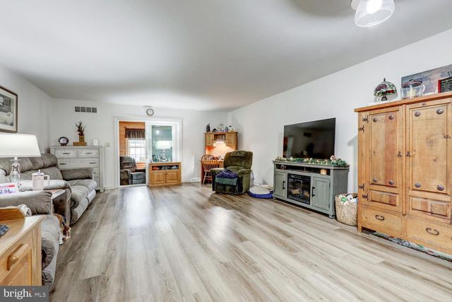 41 ASHLEA VLG, New Holland, PA 17557