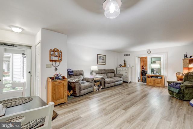 41 ASHLEA VLG, New Holland, PA 17557