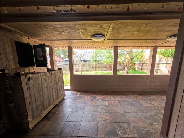2237 Sunset Cliffs Dr, Ingleside, TX 78362