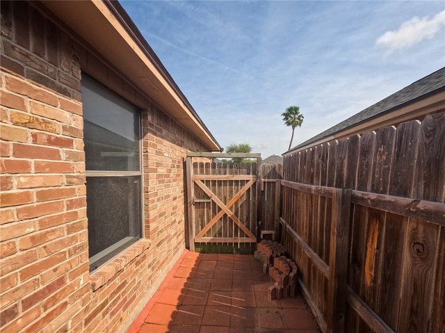 2237 Sunset Cliffs Dr, Ingleside, TX 78362