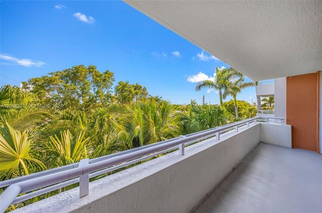 2775 NE 187th St 318, Aventura, FL 33180