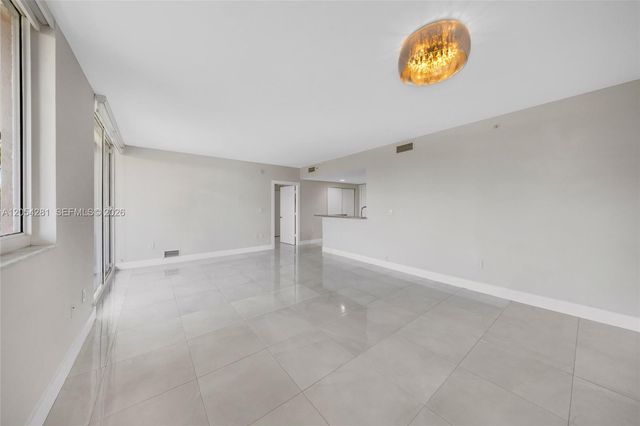 2775 NE 187th St 318, Aventura, FL 33180