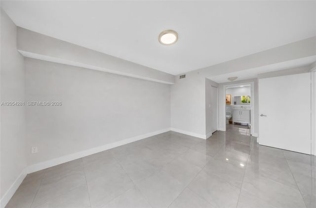 2775 NE 187th St 318, Aventura, FL 33180