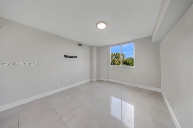 2775 NE 187th St 318, Aventura, FL 33180