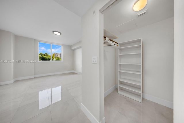 2775 NE 187th St 318, Aventura, FL 33180