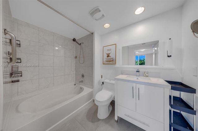 2775 NE 187th St 318, Aventura, FL 33180