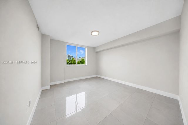 2775 NE 187th St 318, Aventura, FL 33180