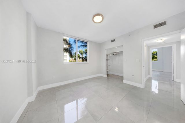 2775 NE 187th St 318, Aventura, FL 33180