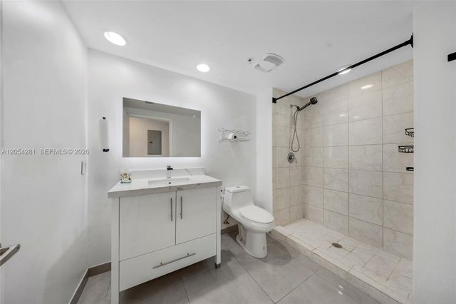 2775 NE 187th St 318, Aventura, FL 33180