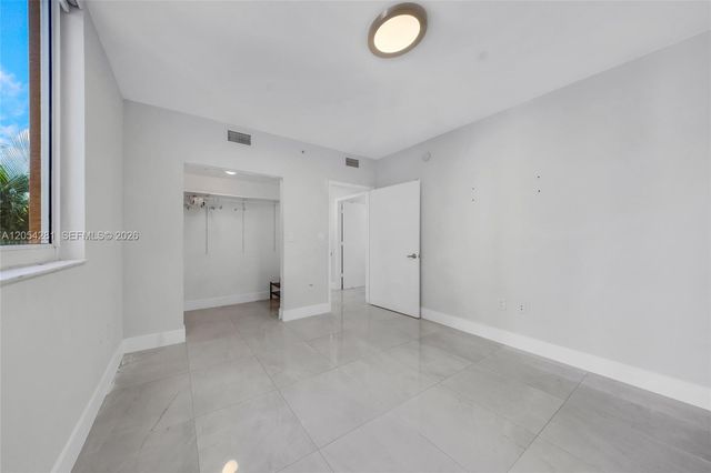 2775 NE 187th St 318, Aventura, FL 33180