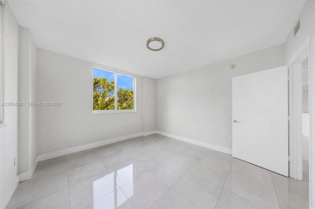 2775 NE 187th St 318, Aventura, FL 33180