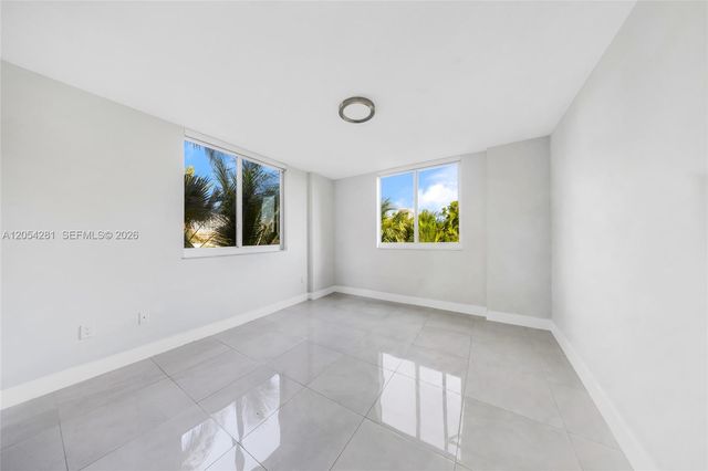 2775 NE 187th St 318, Aventura, FL 33180