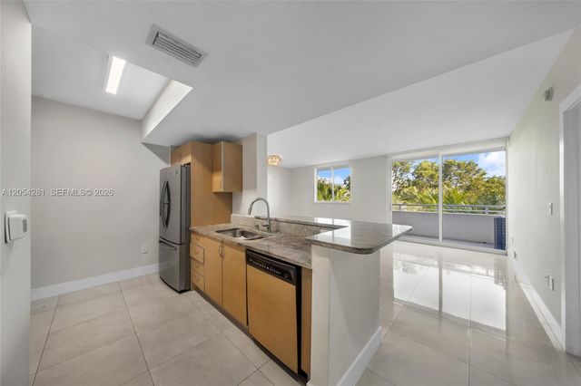 2775 NE 187th St 318, Aventura, FL 33180
