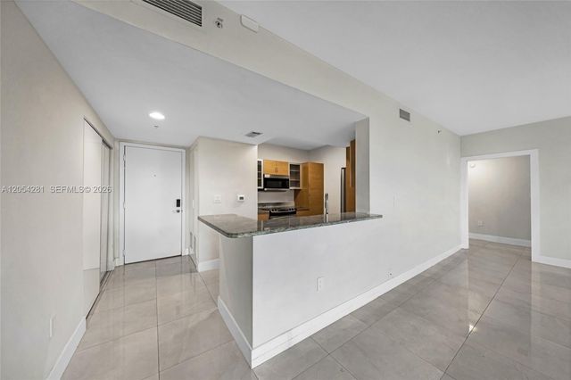 2775 NE 187th St 318, Aventura, FL 33180