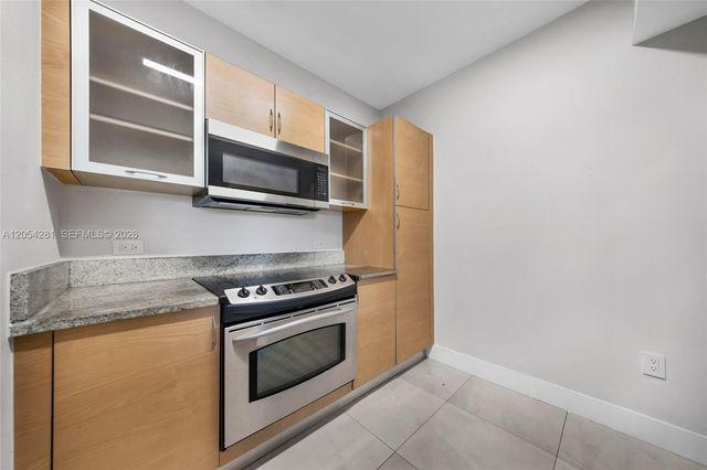 2775 NE 187th St 318, Aventura, FL 33180