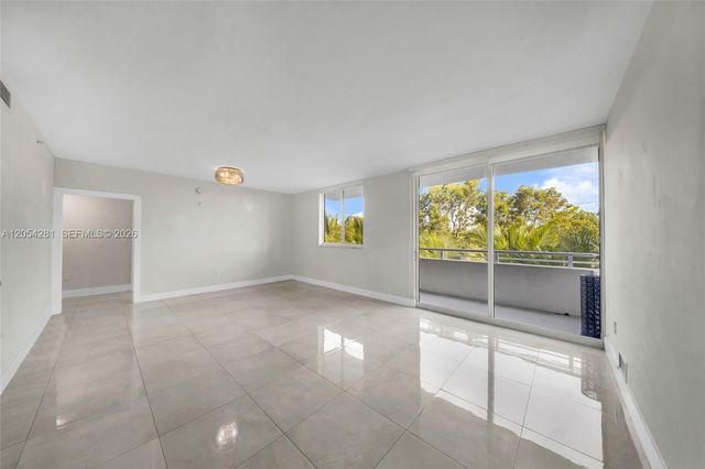 2775 NE 187th St 318, Aventura, FL 33180