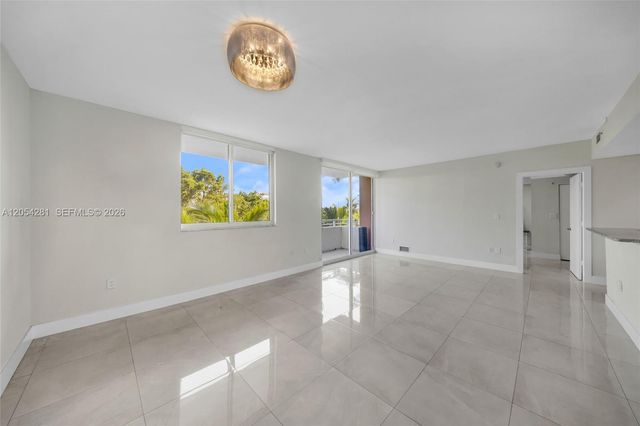 2775 NE 187th St 318, Aventura, FL 33180