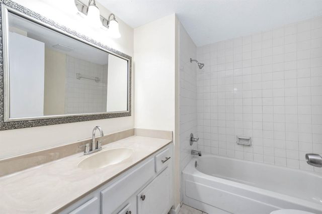 14515 Wunderlich Drive 812, Houston, TX 77069