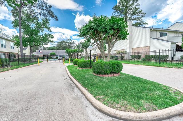 14515 Wunderlich Drive 812, Houston, TX 77069