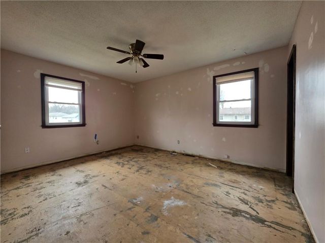 1804 S Benton Avenue, Marshall, MO 65340