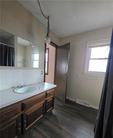 1804 S Benton Avenue, Marshall, MO 65340