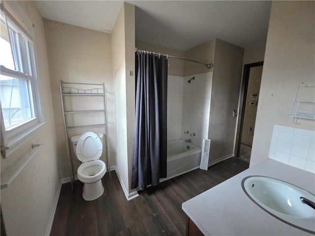 1804 S Benton Avenue, Marshall, MO 65340