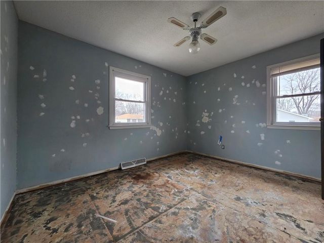 1804 S Benton Avenue, Marshall, MO 65340