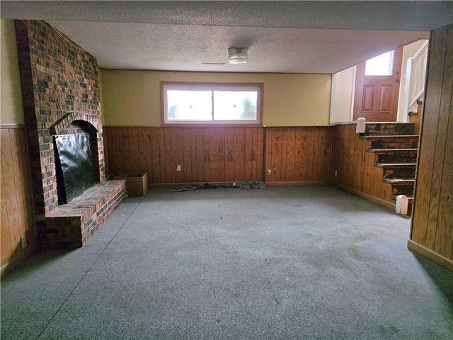 1804 S Benton Avenue, Marshall, MO 65340