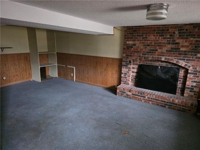 1804 S Benton Avenue, Marshall, MO 65340