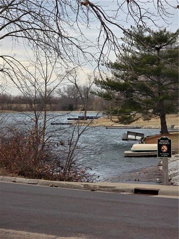 1804 S Benton Avenue, Marshall, MO 65340