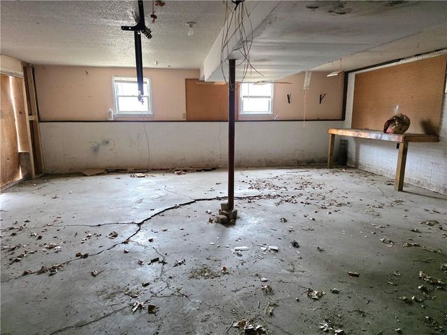 1804 S Benton Avenue, Marshall, MO 65340