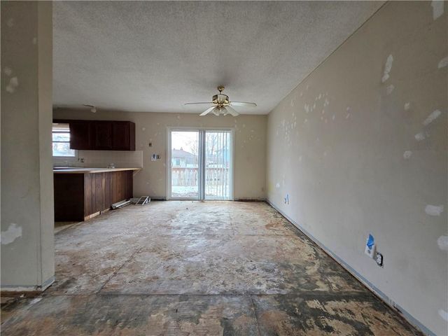 1804 S Benton Avenue, Marshall, MO 65340