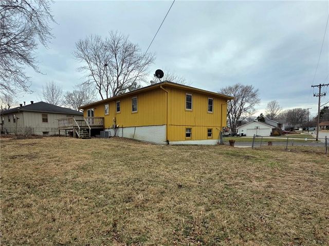 1804 S Benton Avenue, Marshall, MO 65340