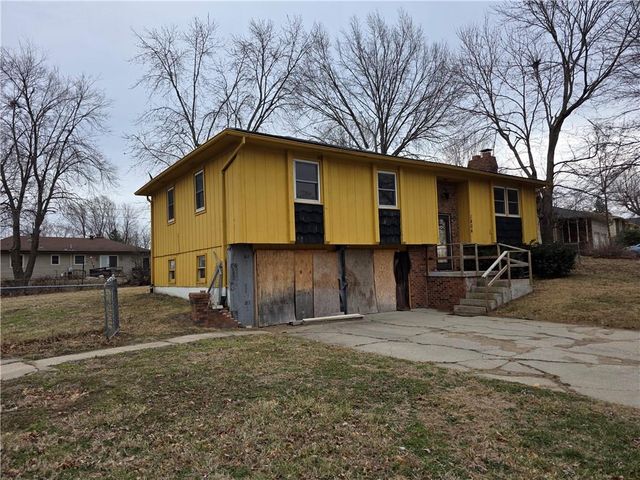 1804 S Benton Avenue, Marshall, MO 65340