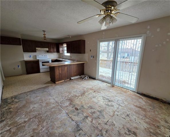 1804 S Benton Avenue, Marshall, MO 65340