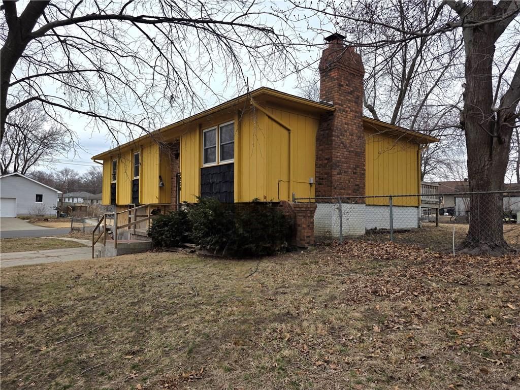 1804 S Benton Avenue, Marshall, MO 65340