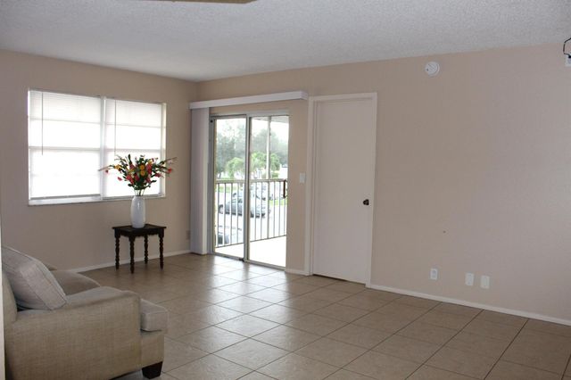 1512 SE Royal Green Circle H-202, Port St Lucie, FL 34952