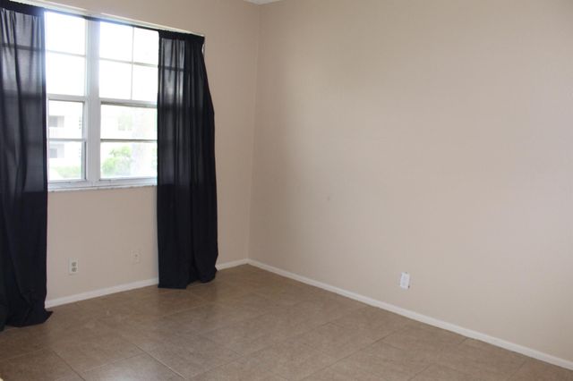 1512 SE Royal Green Circle H-202, Port St Lucie, FL 34952