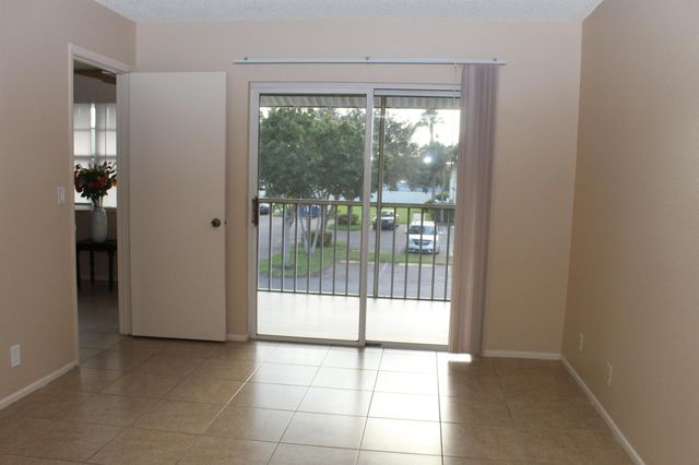 1512 SE Royal Green Circle H-202, Port St Lucie, FL 34952